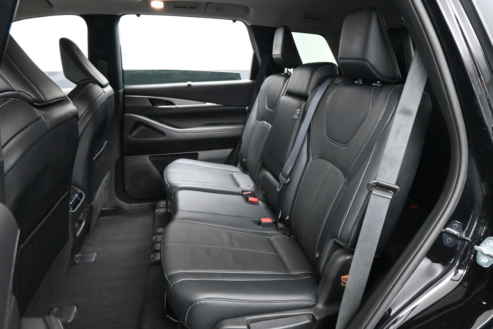 Used 2023 INFINITI QX60 Luxe w/ Cargo Package FWD image 11