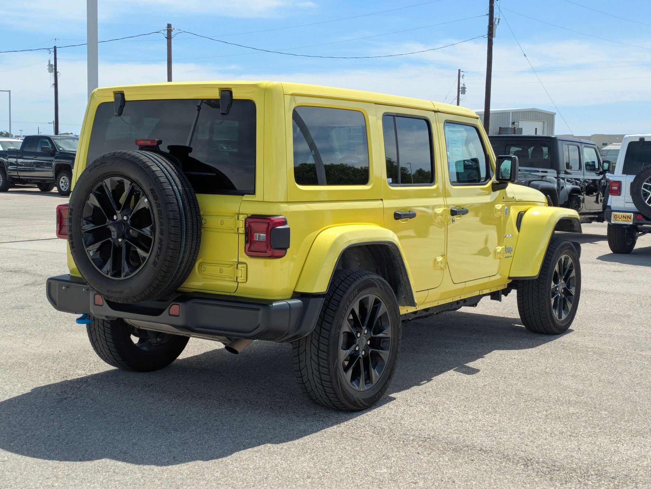 Used 2024 Jeep Wrangler Sahara AWD/4WD image 7