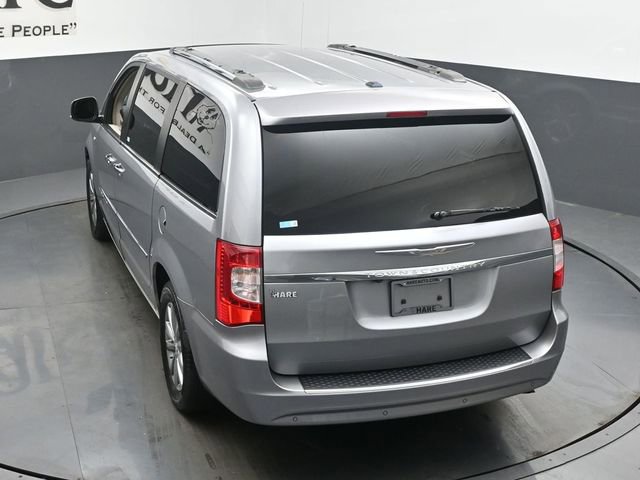 Used 2014 Chrysler Town & Country Touring-L image 57
