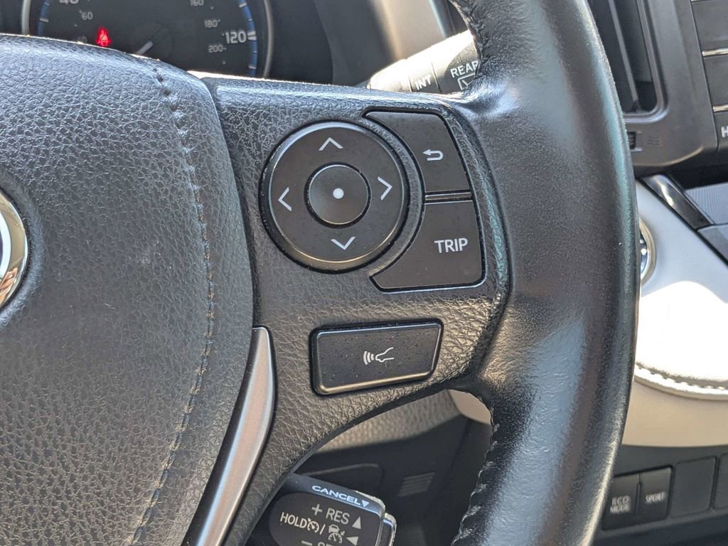 Used 2018 Toyota RAV4 XLE AWD/4WD image 22