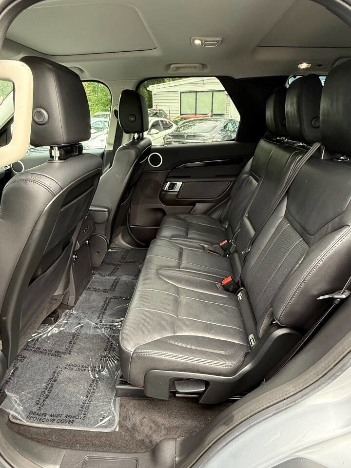 Used 2018 Land Rover Discovery SE image 15