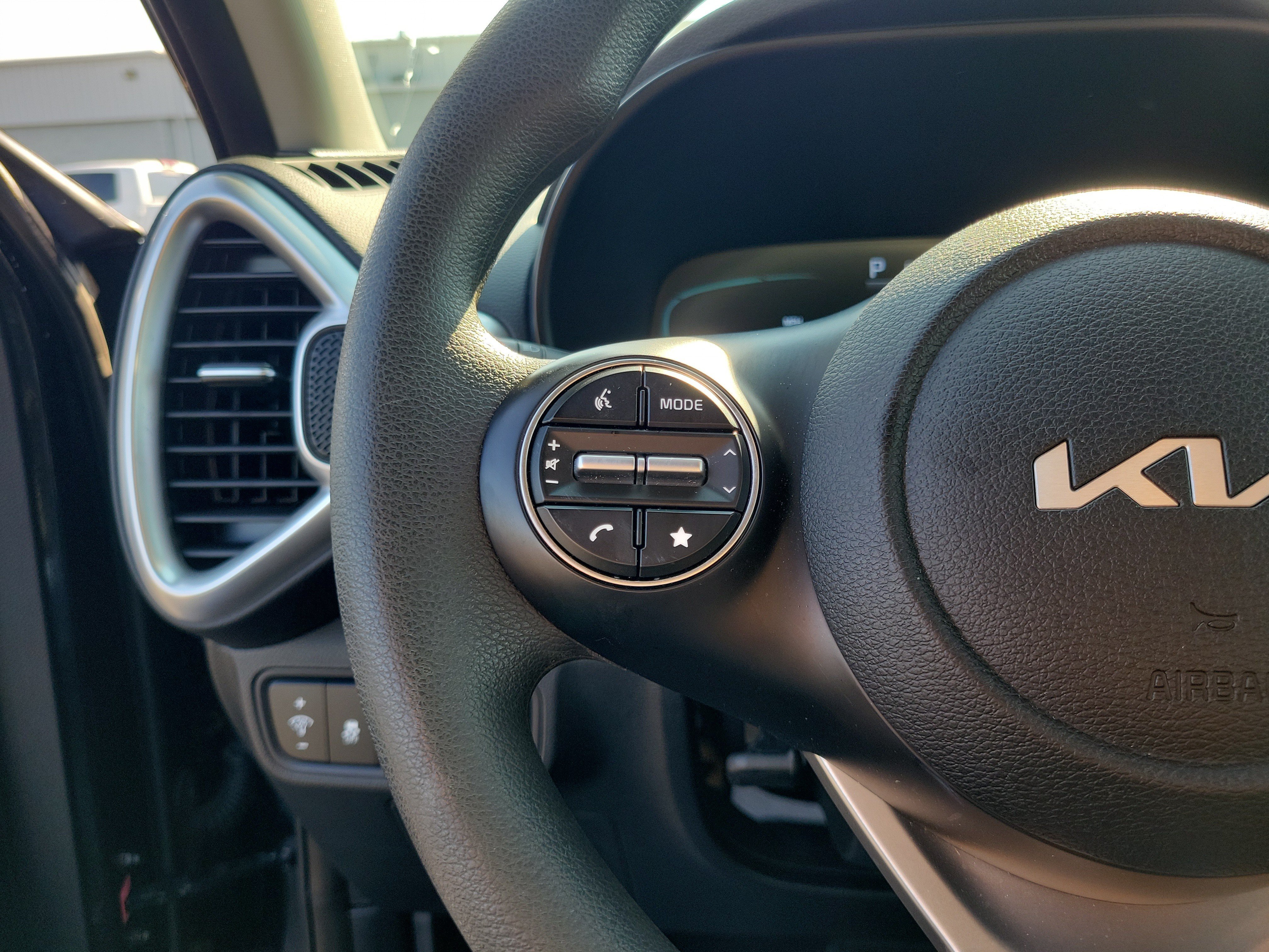 Used 2025 Kia Soul LX FWD image 22