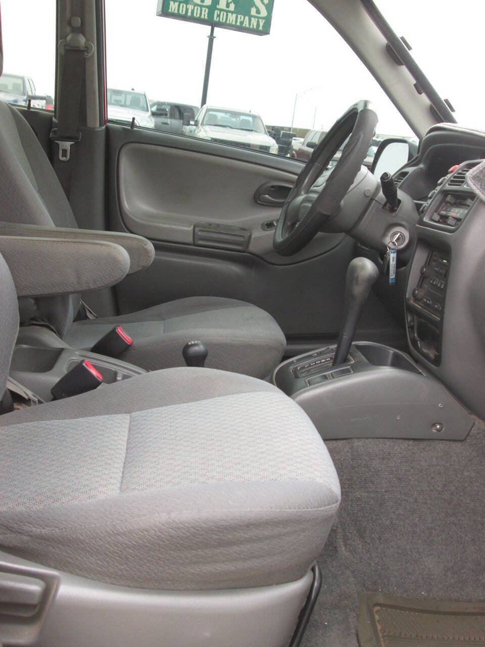 Used 2003 Chevrolet Tracker 4WD w/ Preferred Equipment Group image 13