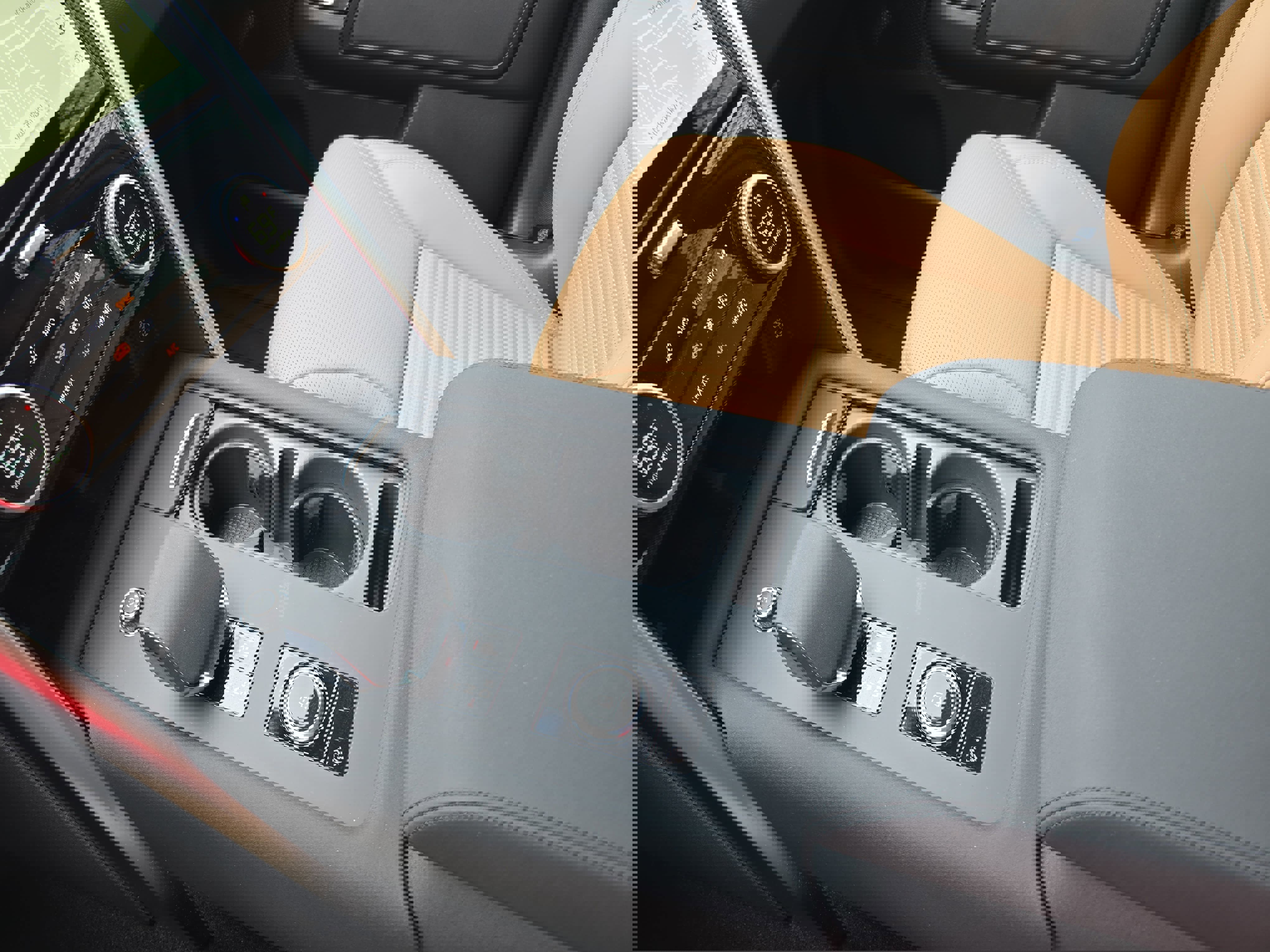 Certified 2025 Land Rover Discovery Dynamic SE image 26