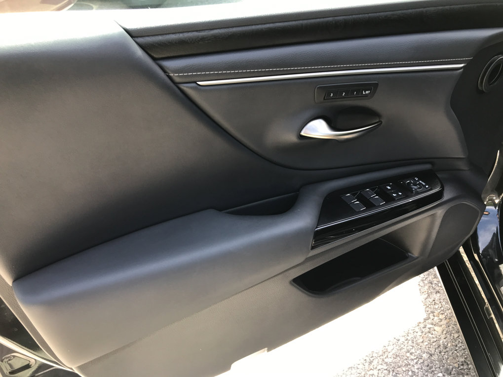 Used 2022 Lexus ES 300h w/ Premium Package FWD image 13