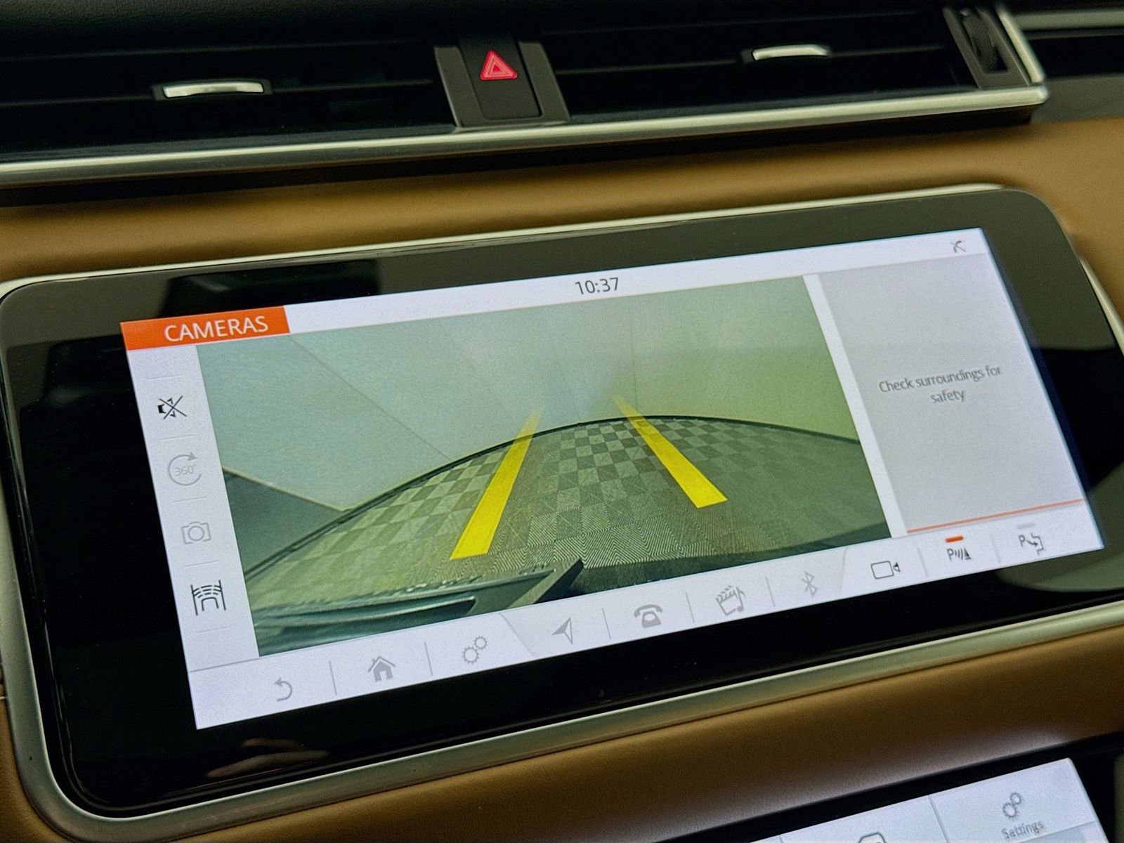 Used 2018 Land Rover Range Rover Velar AWD/4WD image 19