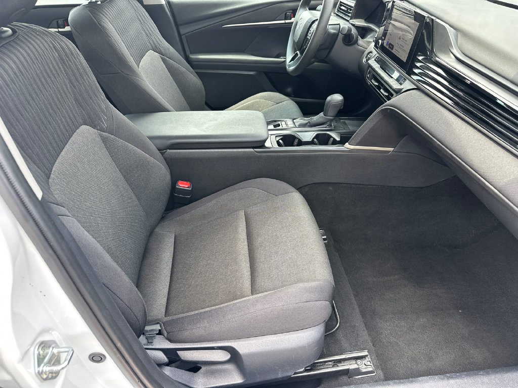 Used 2025 Toyota Camry LE FWD image 13