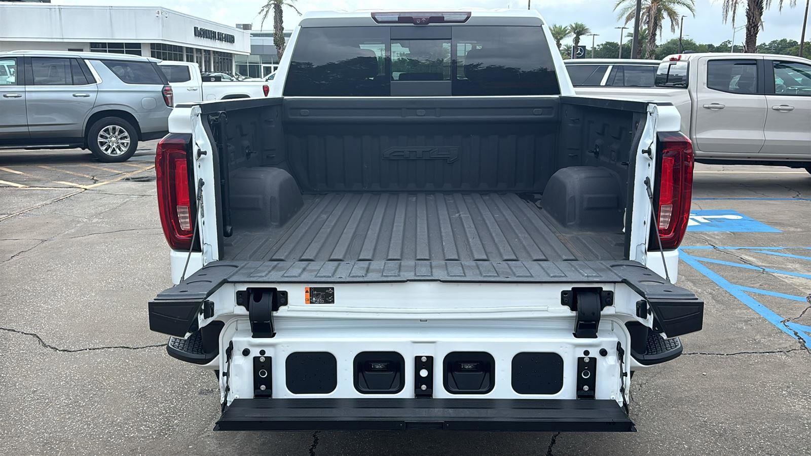 Certified 2022 GMC Sierra 1500 AT4 w/ AT4 Premium Package AWD/4WD image 7