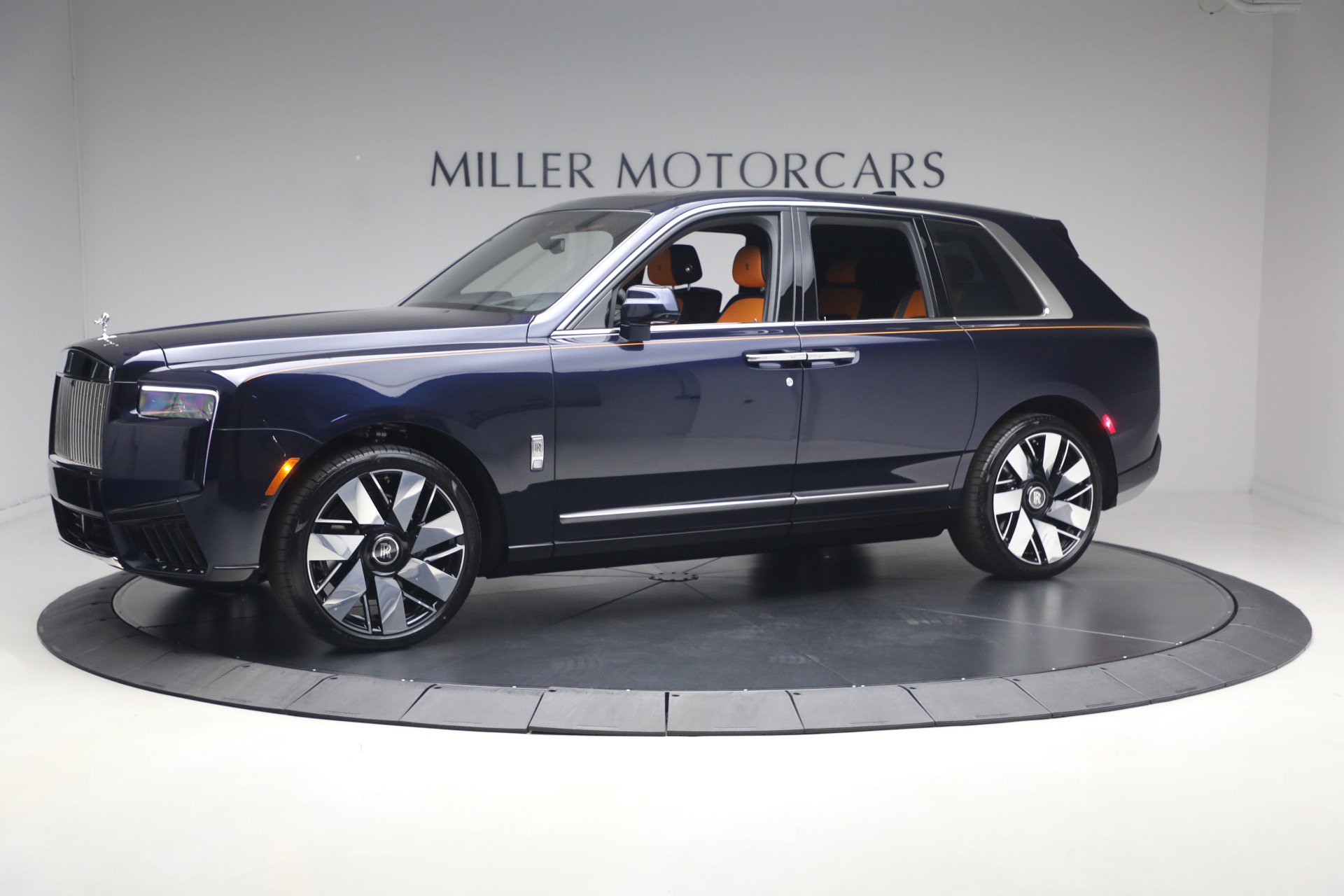 New 2026 Rolls-Royce Cullinan AWD/4WD image 9