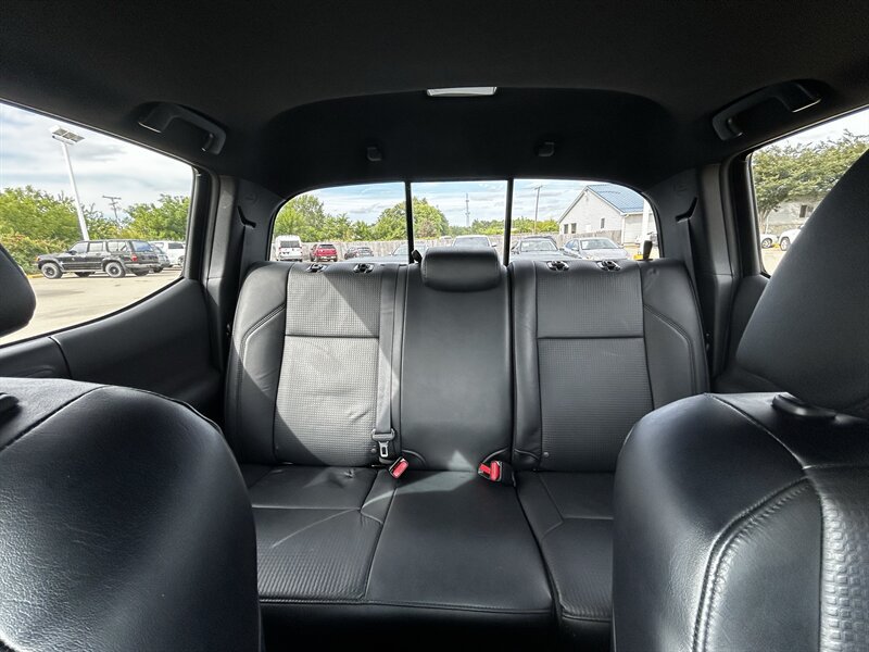 Used 2020 Toyota Tacoma TRD Sport w/ TRD Premium Sport Package AWD/4WD image 22