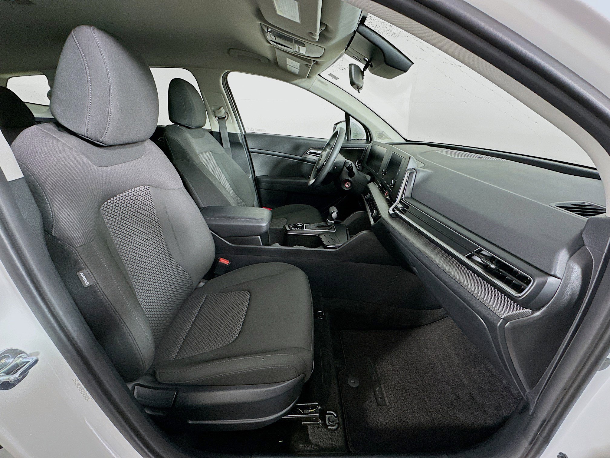 Used 2024 Kia Sportage LX image 30