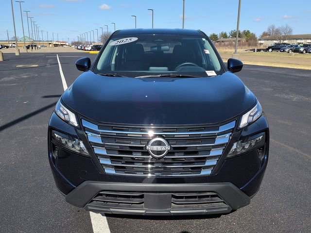 Used 2025 Nissan Rogue SV image 2