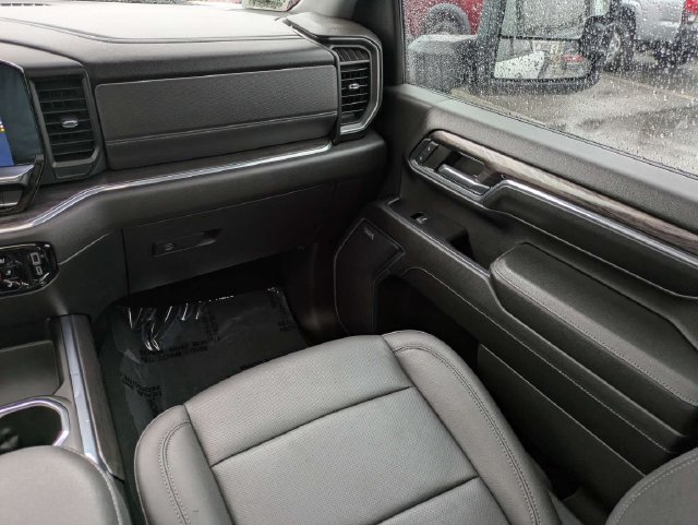 Used 2024 Chevrolet Silverado 2500 LTZ w/ LTZ Plus Package AWD/4WD image 17