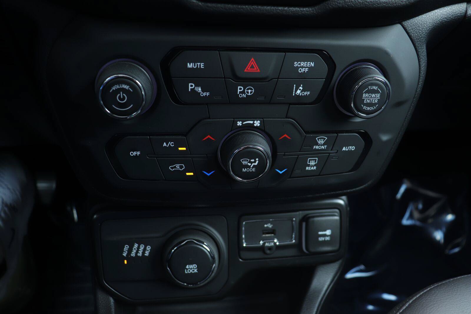 Used 2023 Jeep Renegade Limited w/ Sun/Sound Group AWD/4WD image 34