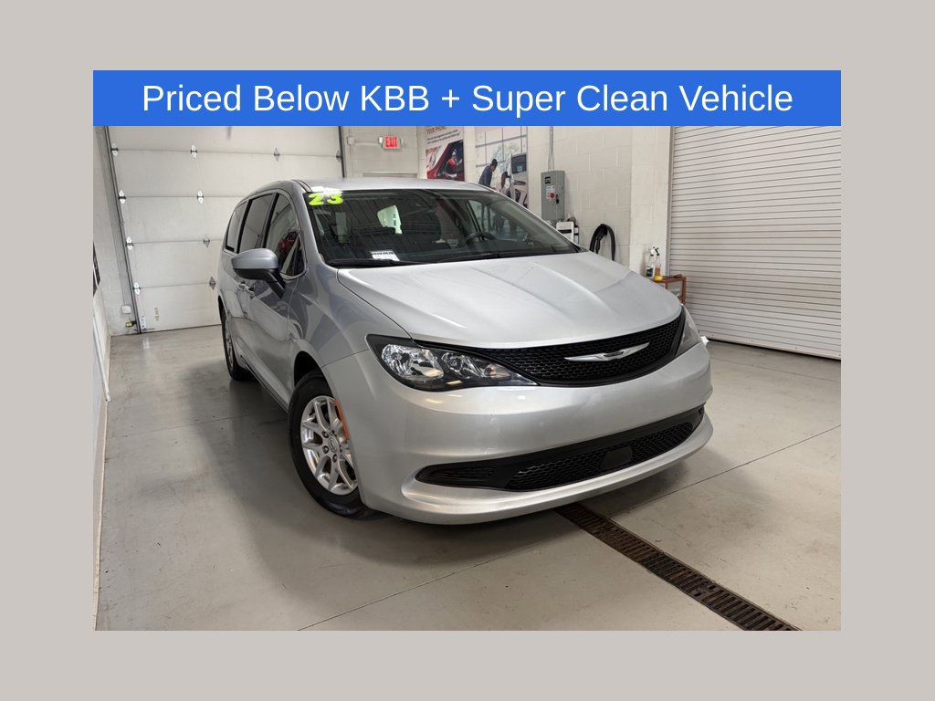 Used 2023 Chrysler Voyager LX FWD image 1