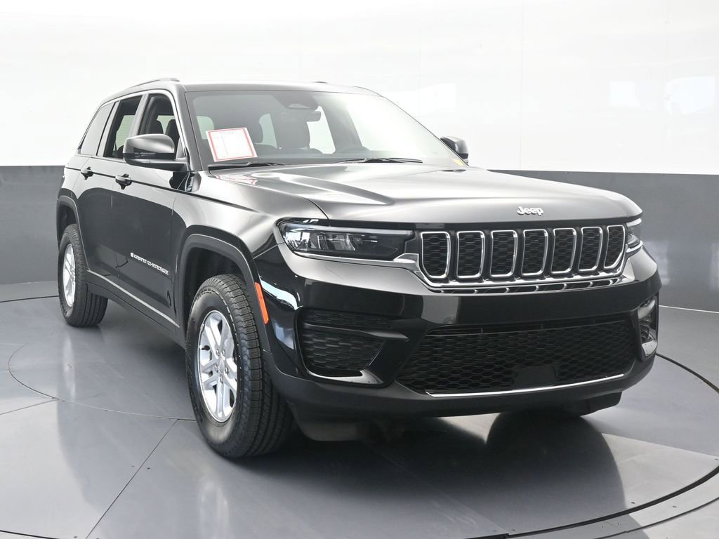 Used 2025 Jeep Grand Cherokee Laredo image 9