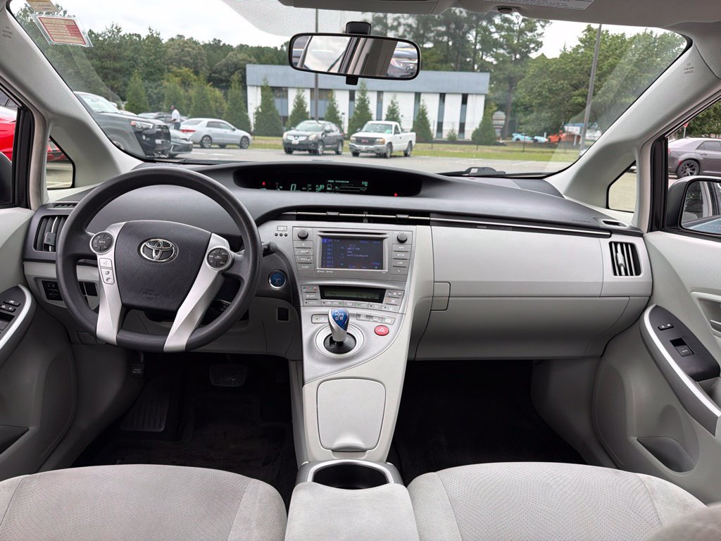 Used 2014 Toyota Prius Three w/ Preferred Accessory Package FWD image 6