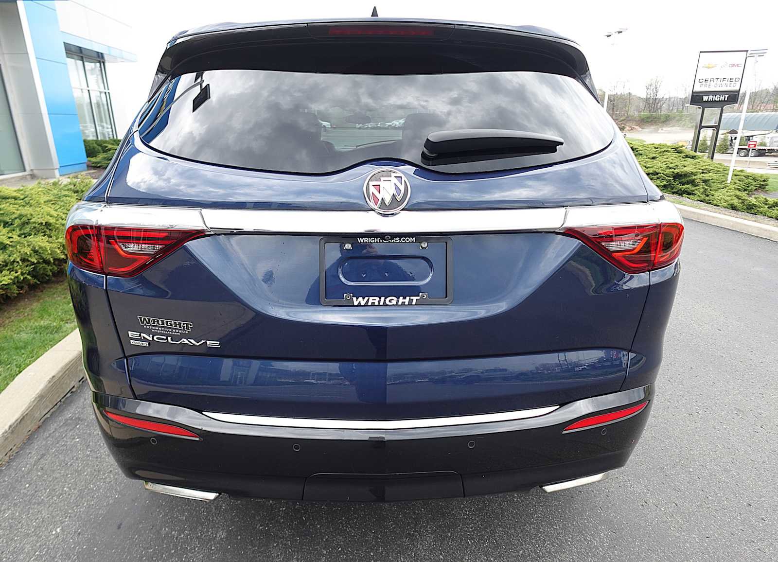 Used 2023 Buick Enclave Essence w/ Experience Buick Package image 4
