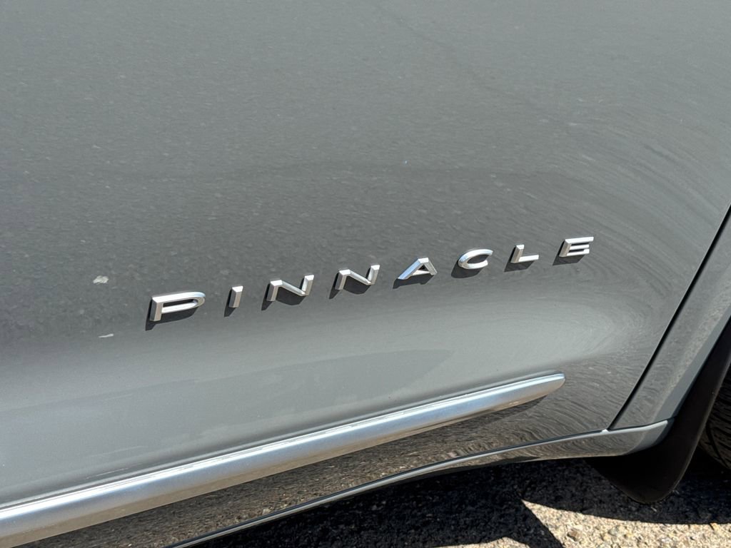 Certified 2023 Chrysler Pacifica Pinnacle FWD image 8