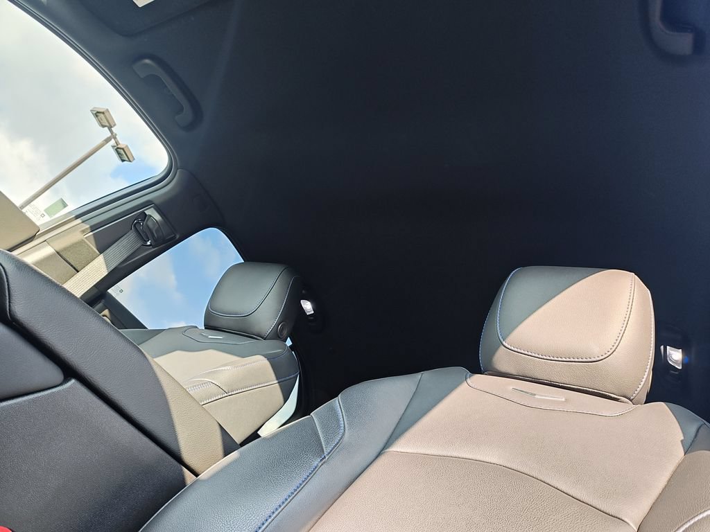 Used 2024 Cadillac XT4 Sport w/ Technology Package AWD/4WD image 24