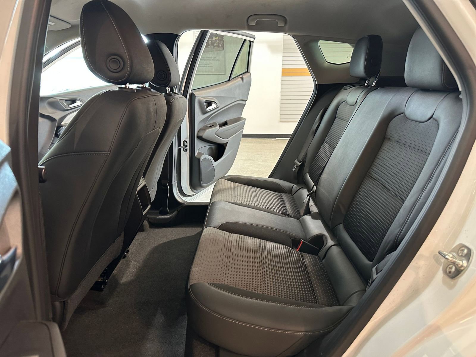 Used 2025 Chevrolet Trax LT FWD image 24