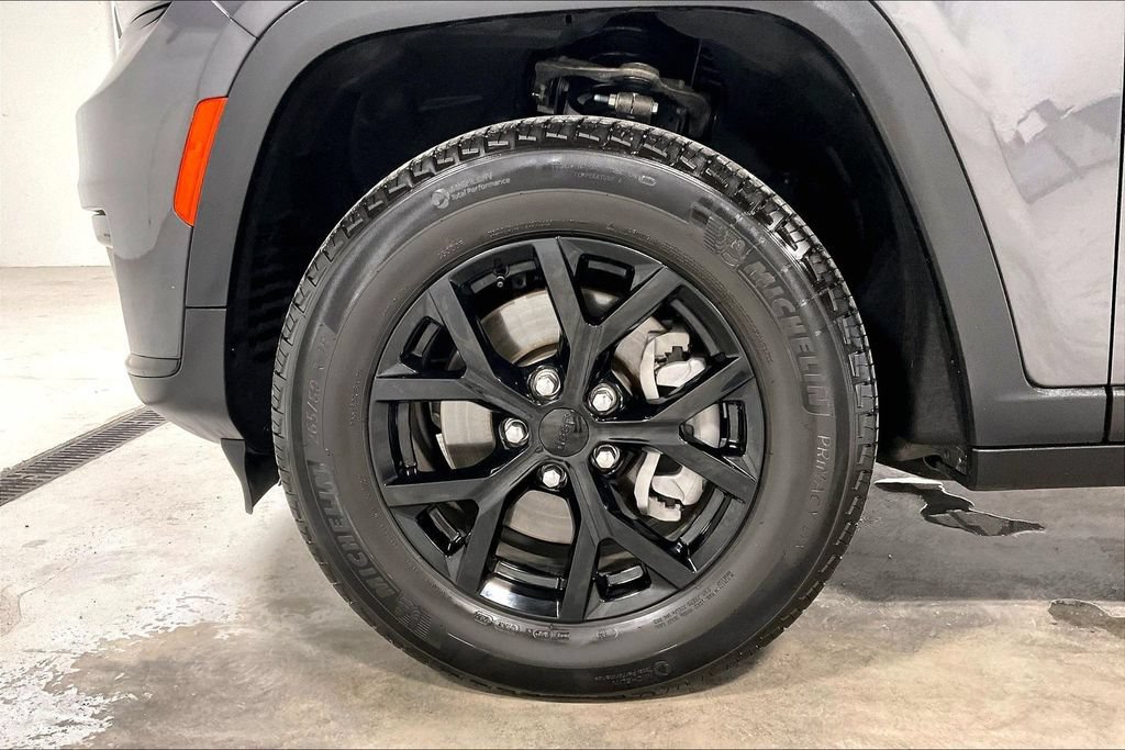 Used 2025 Jeep Grand Cherokee L Altitude AWD/4WD image 10