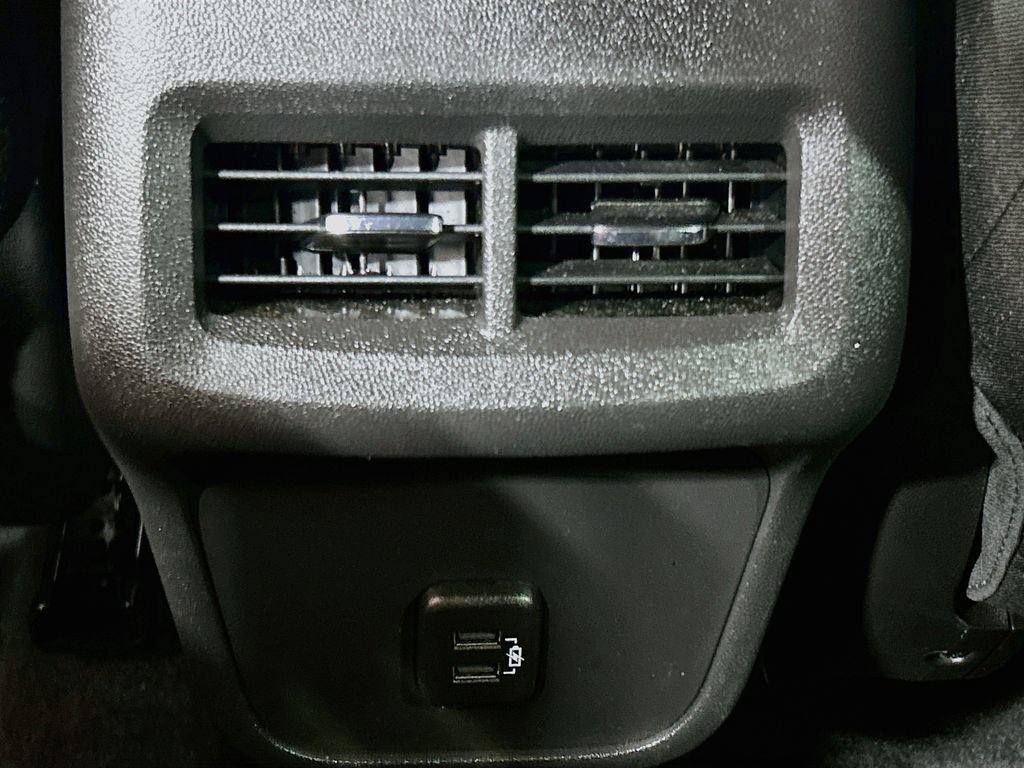 Used 2024 GMC Terrain SLE w/ Driver Convenience Package FWD image 23