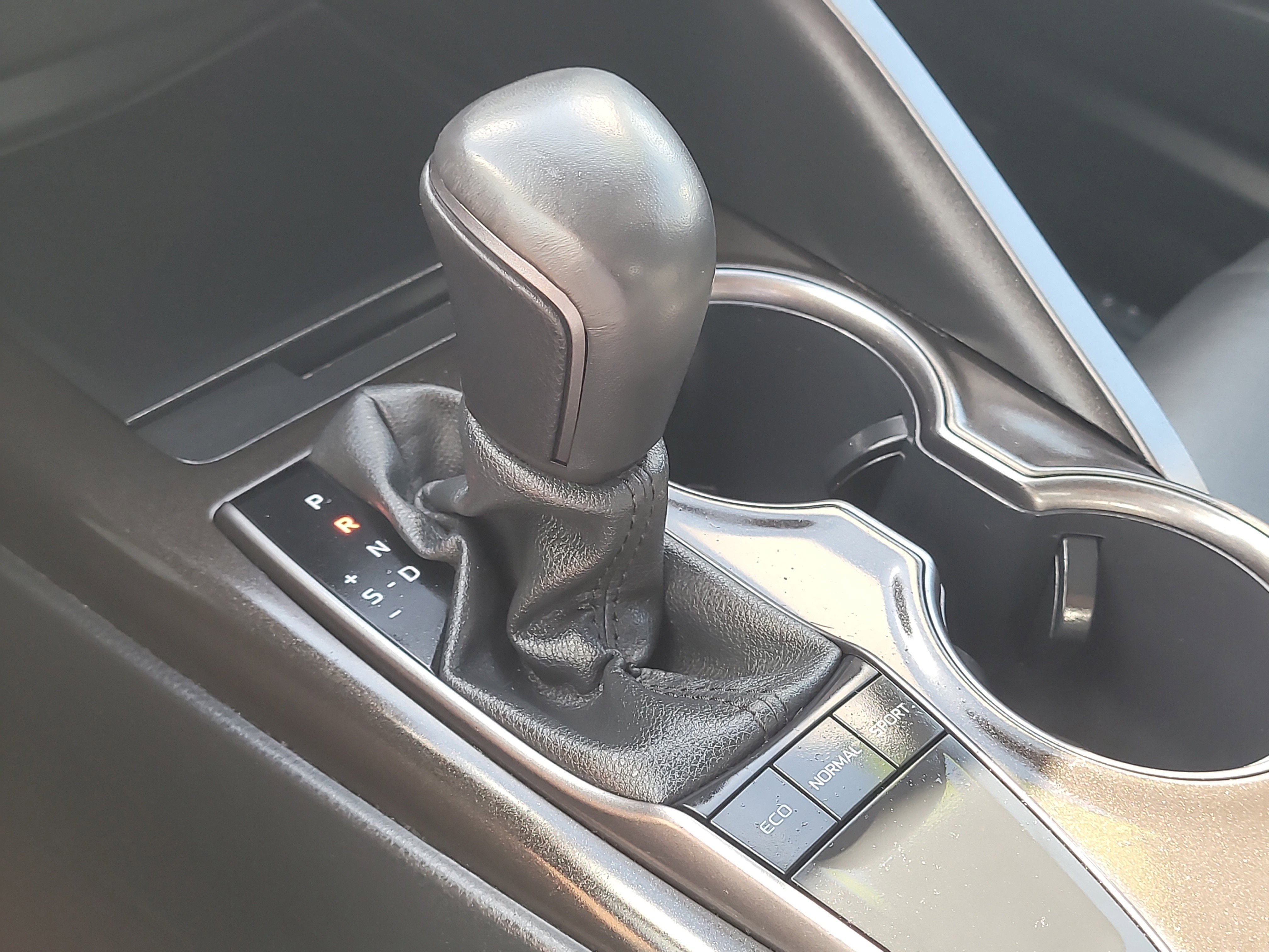 Used 2024 Toyota Camry SE image 25