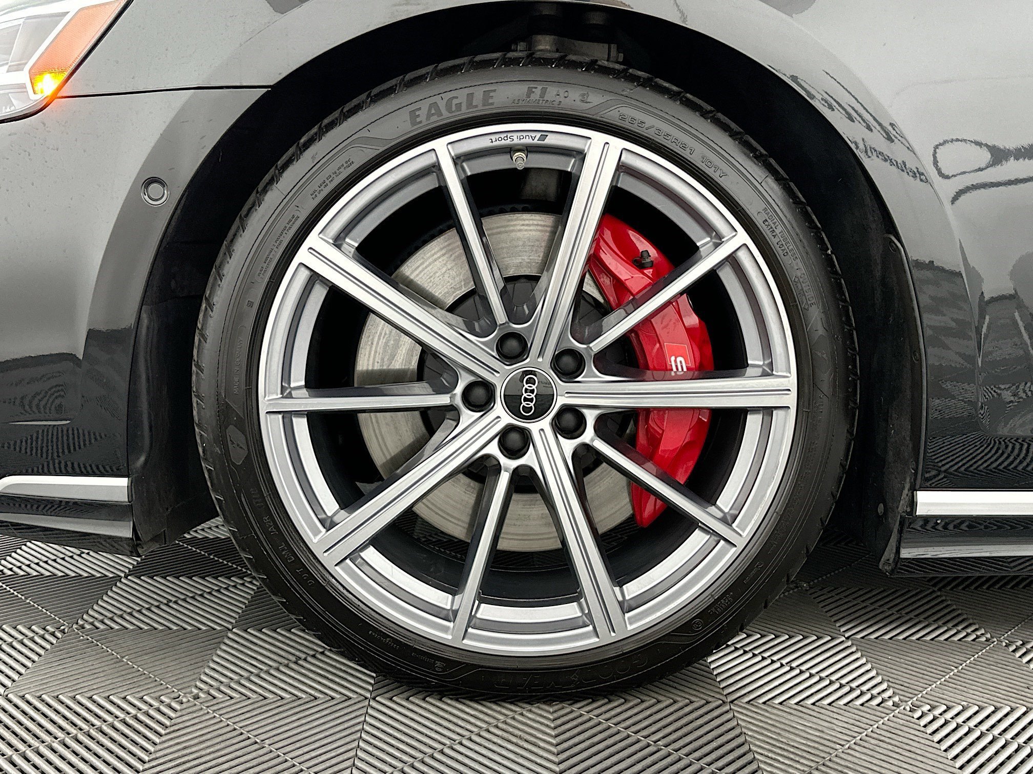 Used 2022 Audi S8 w/ S8 Executive Package image 36