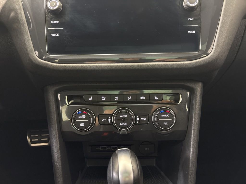 Used 2020 Volkswagen Tiguan SE R-Line image 24