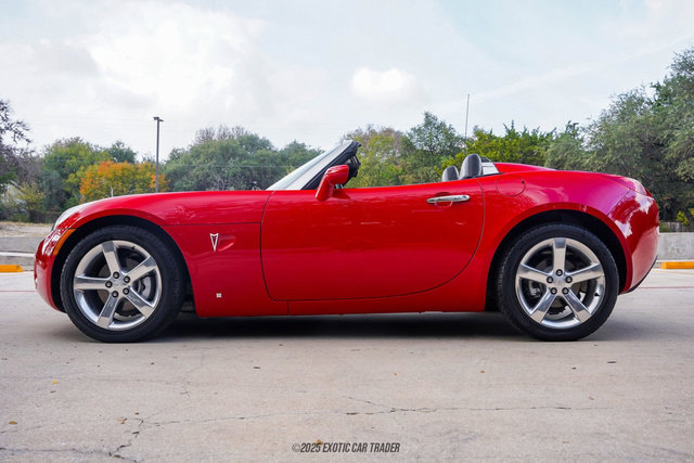 Used 2006 Pontiac Solstice Convertible w/ Premium Package image 3