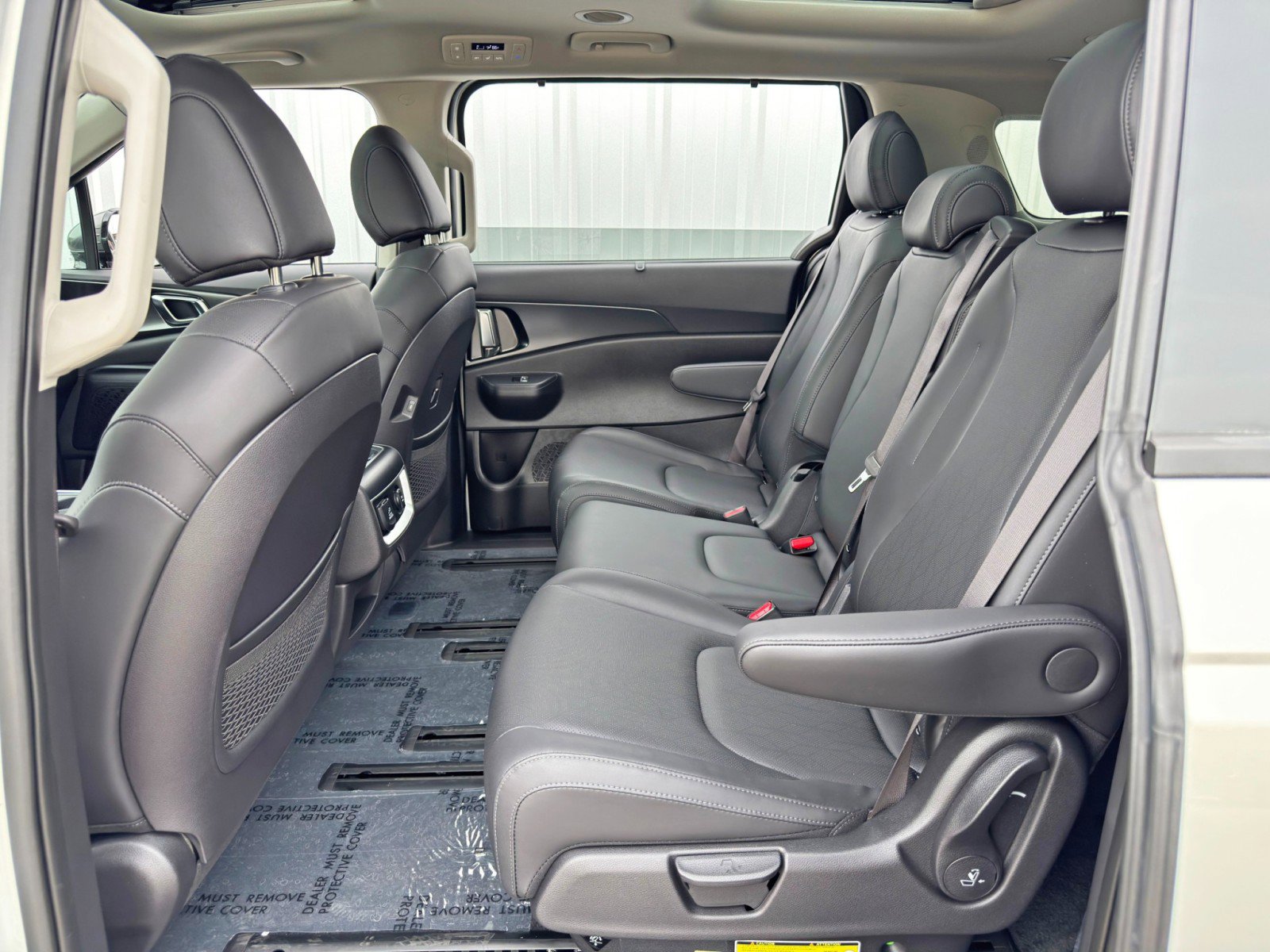 Used 2025 Kia Carnival SX w/ SX Dark Edition Package image 43