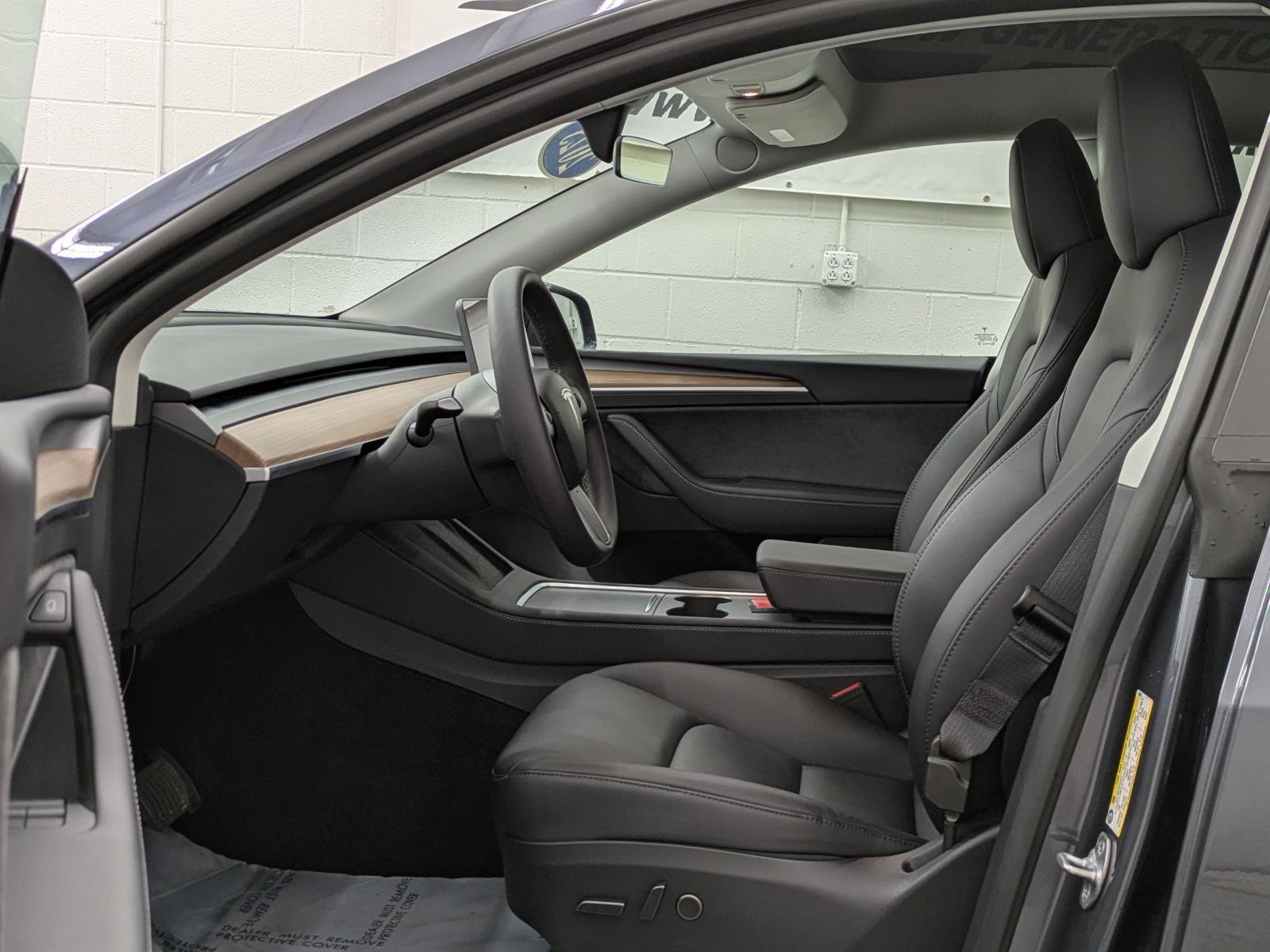 Used 2023 Tesla Model Y Long Range image 3