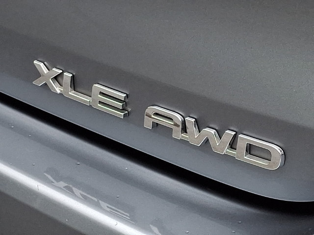 Used 2021 Toyota Highlander XLE AWD/4WD image 7