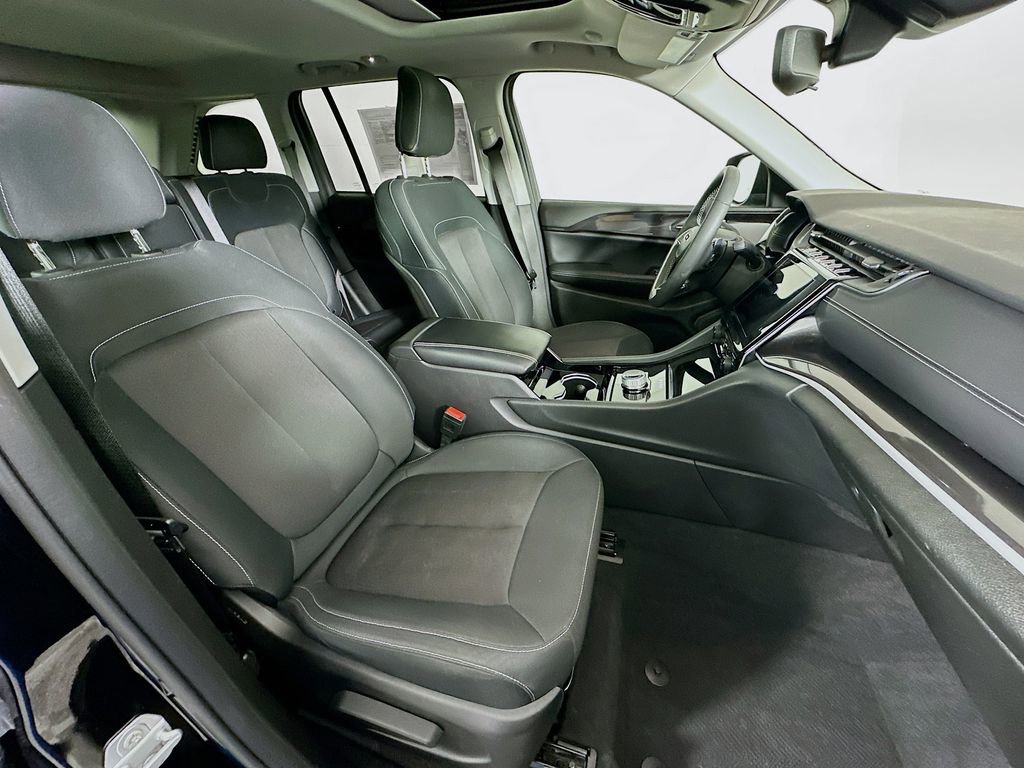 Used 2023 Jeep Grand Cherokee Laredo w/ Luxury Tech Group I image 40