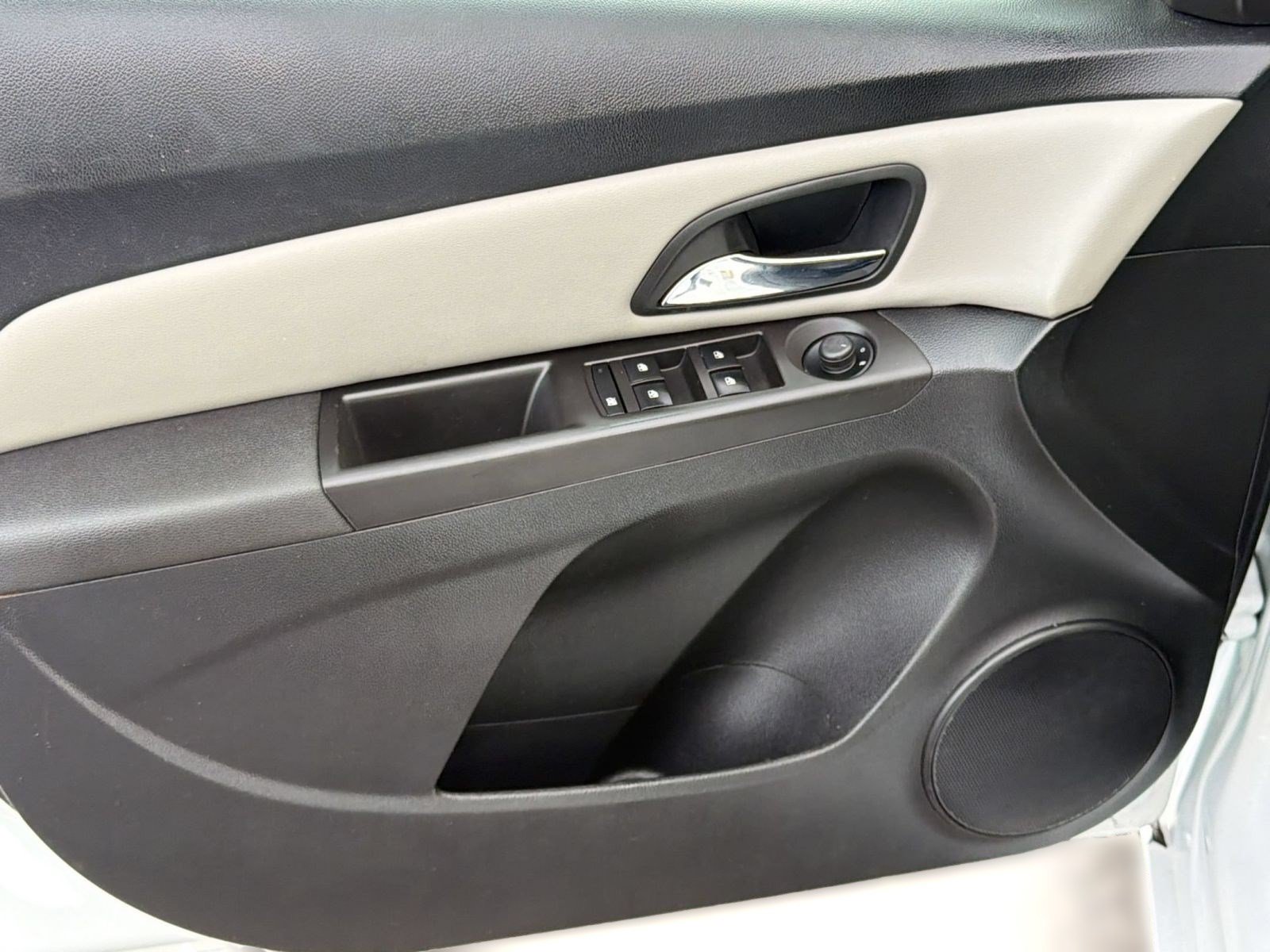 Used 2014 Chevrolet Cruze LS FWD image 14