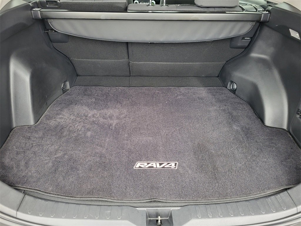 Used 2020 Toyota RAV4 XLE image 24