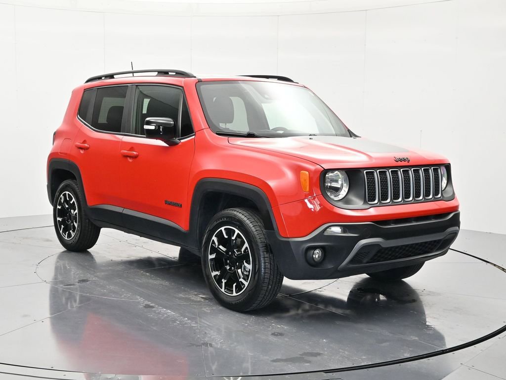 Used 2023 Jeep Renegade Latitude AWD/4WD image 3