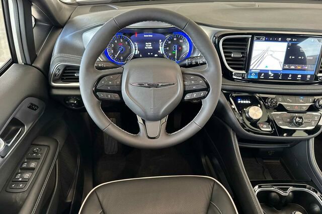New 2026 Chrysler Pacifica Limited w/ S Appearance Package image 11