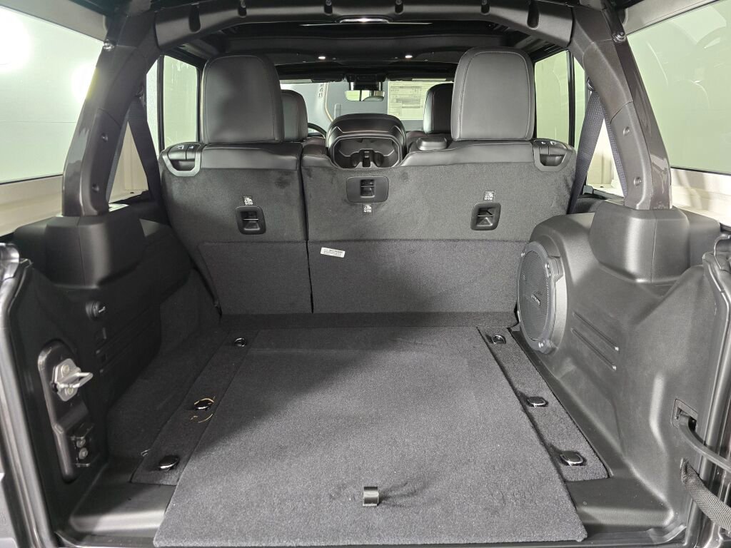 New 2025 Jeep Wrangler Unlimited Rubicon 392 image 15