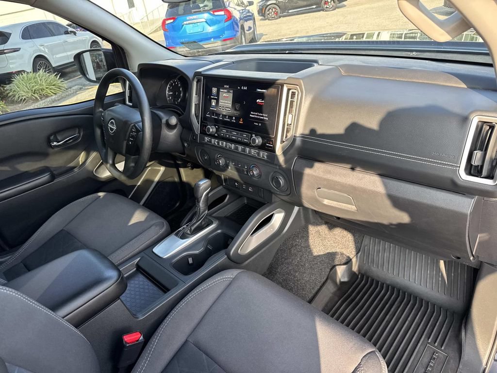 Used 2025 Nissan Frontier SV RWD image 13