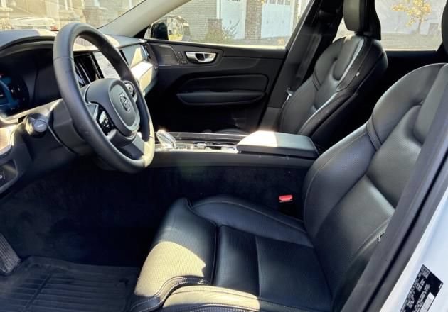 Used 2024 Volvo XC60 B5 Ultimate w/ Protection Package Premier AWD/4WD image 2