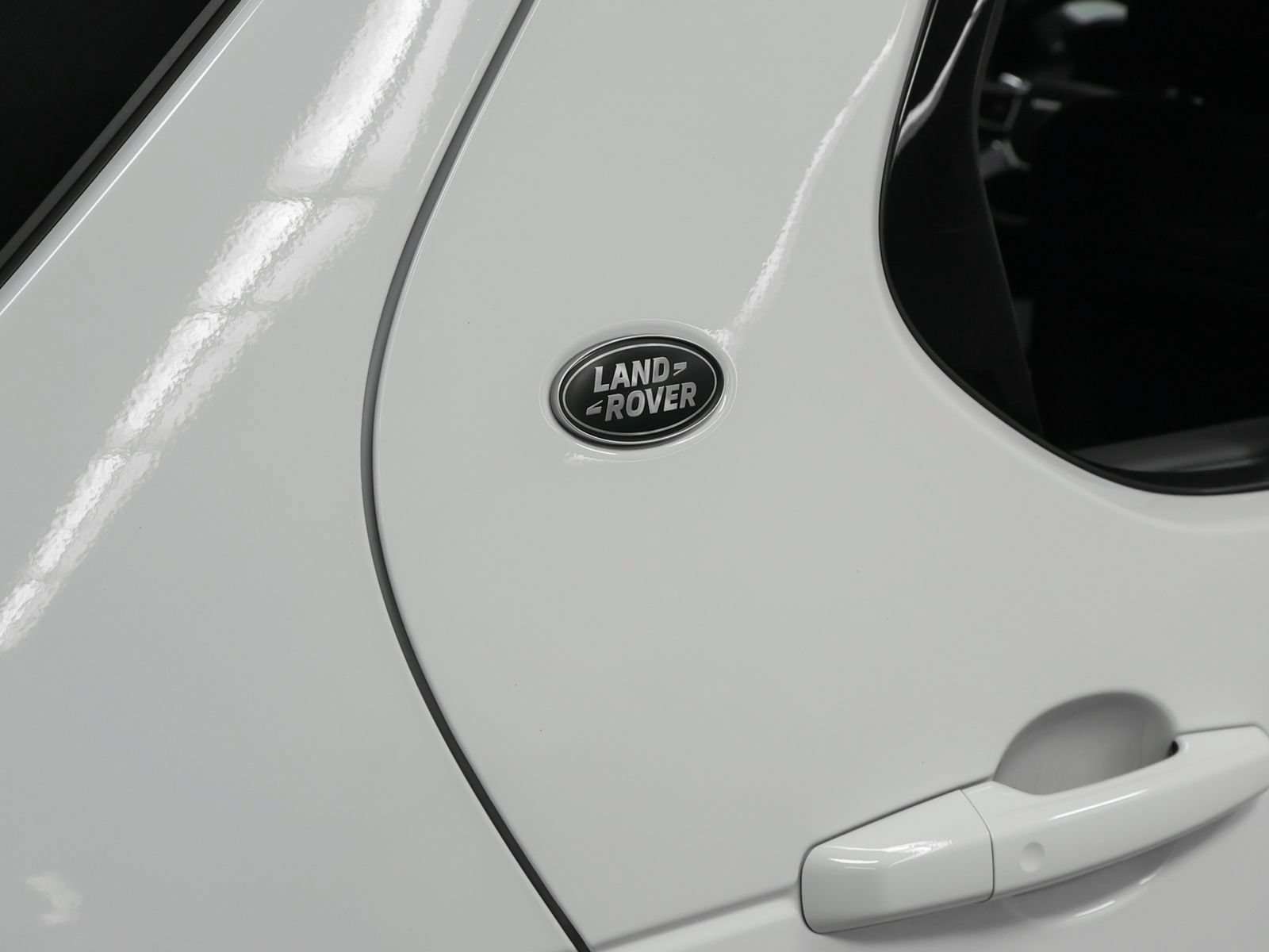 Used 2022 Land Rover Discovery S R-Dynamic AWD/4WD image 14