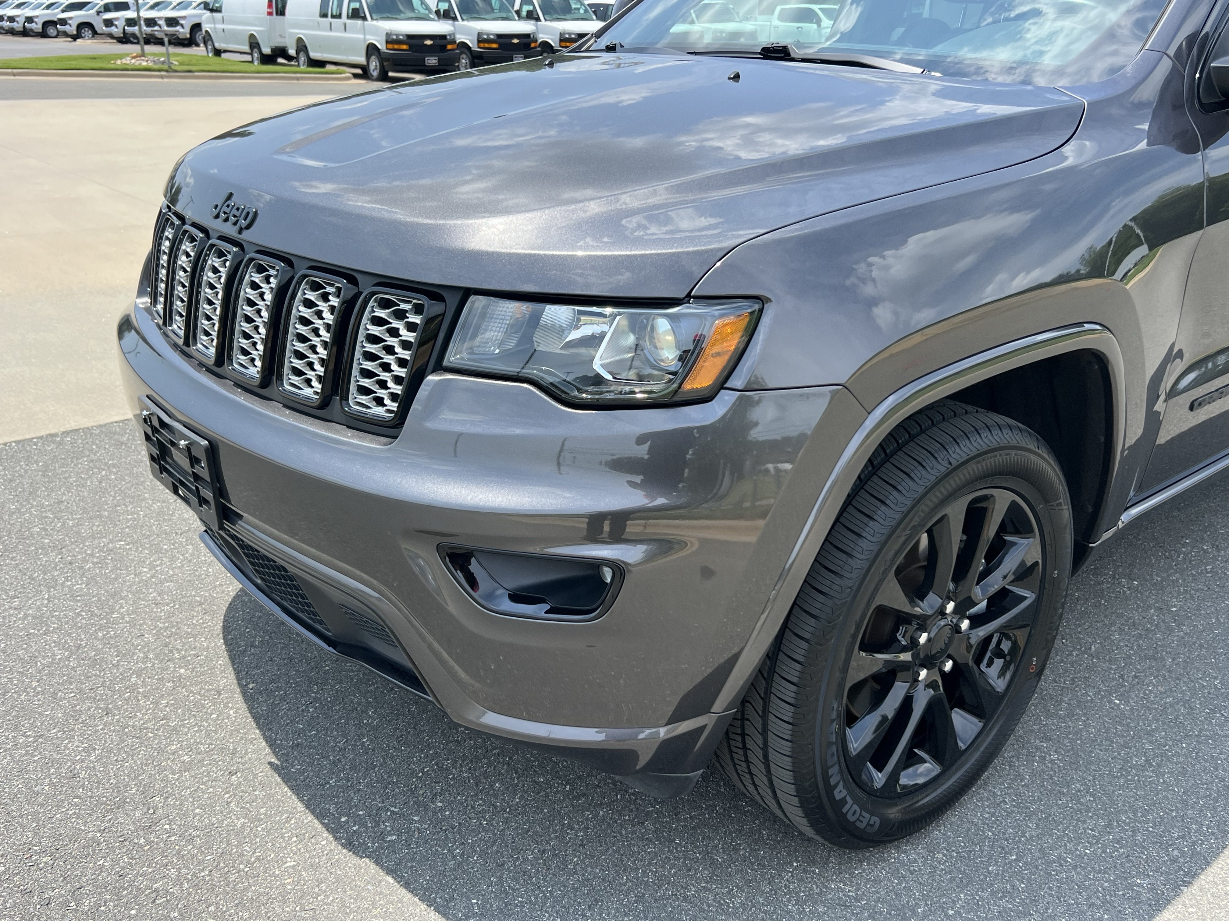 Used 2021 Jeep Grand Cherokee Laredo X AWD/4WD image 11
