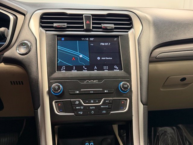 Used 2019 Ford Fusion SE FWD image 18