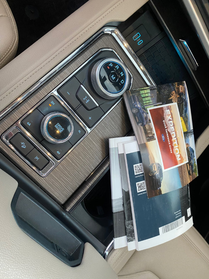 Used 2022 Ford Expedition Max Limited image 25