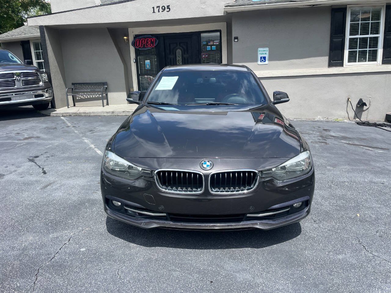Used 2017 BMW 330i Sedan w/ Driver Assistance Package RWD image 3