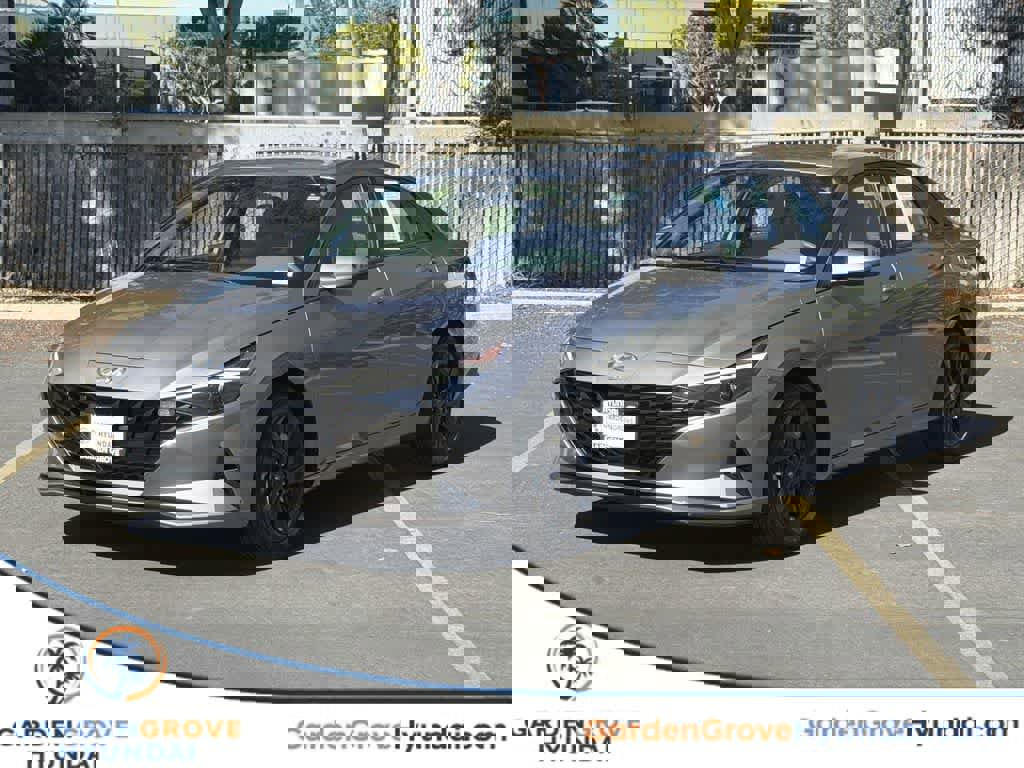 Used 2023 Hyundai Elantra SEL w/ Cargo Package image 1