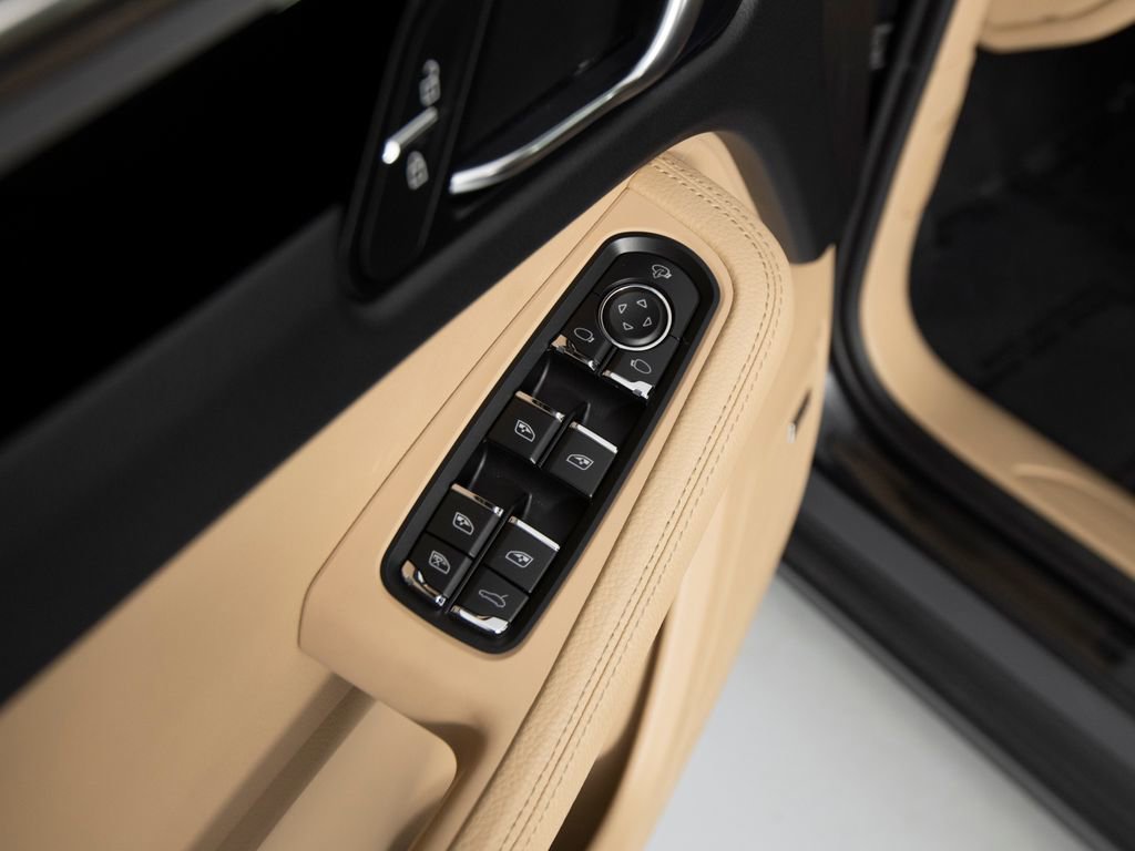 Certified 2026 Porsche Macan AWD/4WD image 20