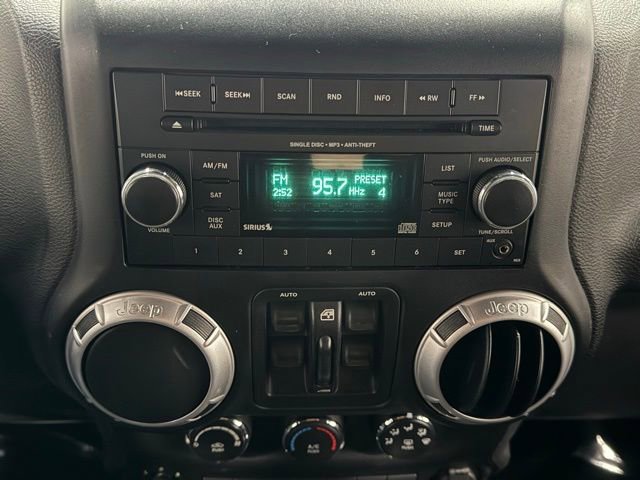 Used 2015 Jeep Wrangler Unlimited Sahara image 23